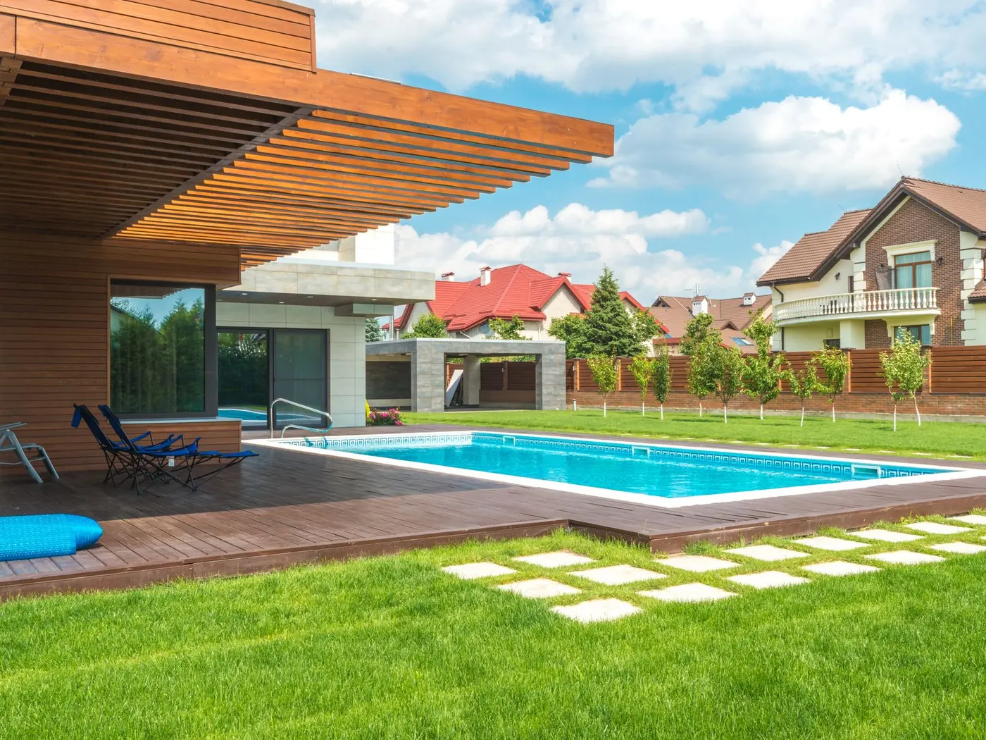 Pool Heat Pump vs Solar Pool Heating: Costs and Choices